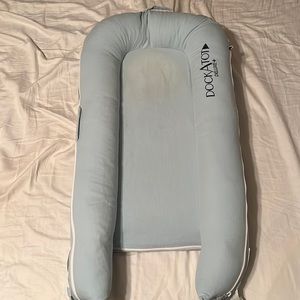 Dockatot blue and floral